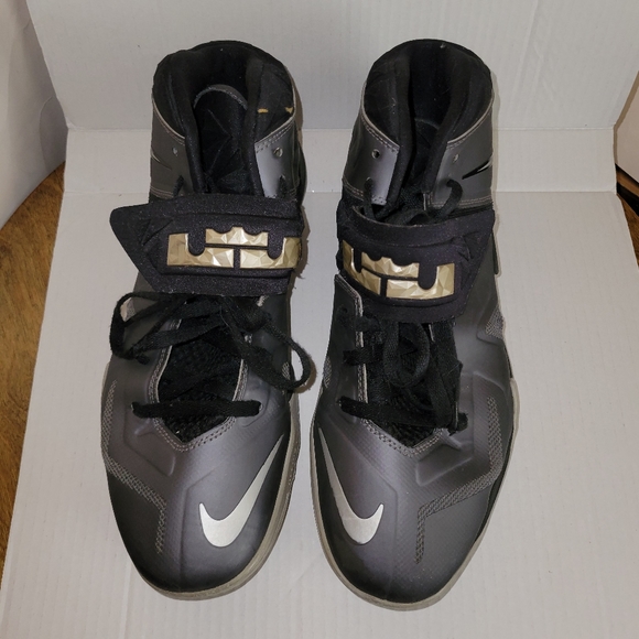 Nike LeBron James Trainers - Picture 14 of 14